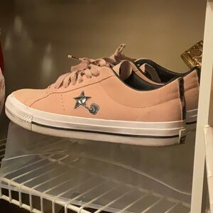 Converse cons. Pink , 9.5 , cute . Leather